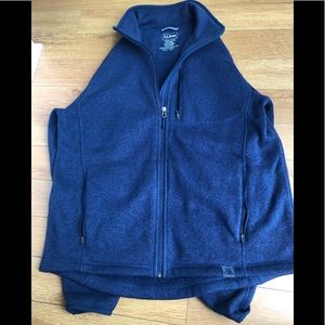 Men’s  L.L. Bean, zip up sweater size (M REG).